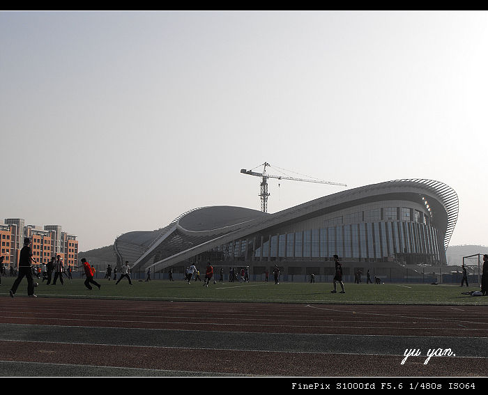 石油大学青岛校区体育馆 中央空调销售;中央空调安装;青岛中央空调安装;空调自控;弱电工程;青岛中央空调;约克中央空调;大金中央空调;松下中央空调;特灵中央空调; 青岛瑞驰乐业机电工程有限公司